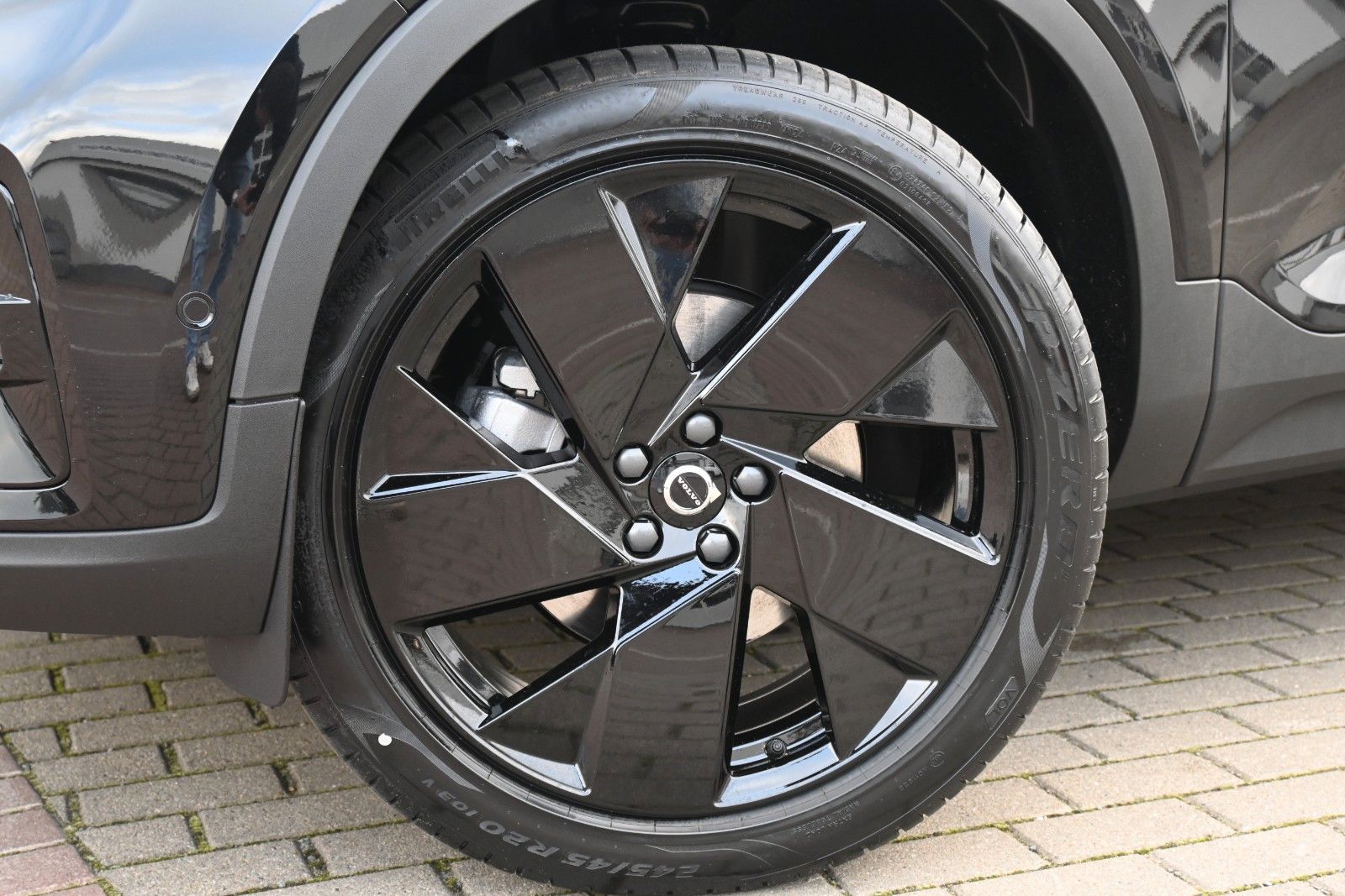 Fahrzeugabbildung Volvo XC40 B3 DKG Plus Black Edition*FSHZG*360°*ACC