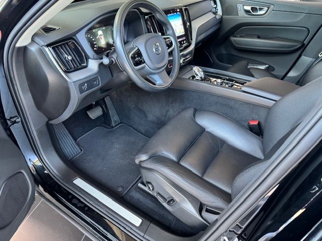 Fahrzeugabbildung Volvo XC60 Inscription AWD LEDER RFK 19"