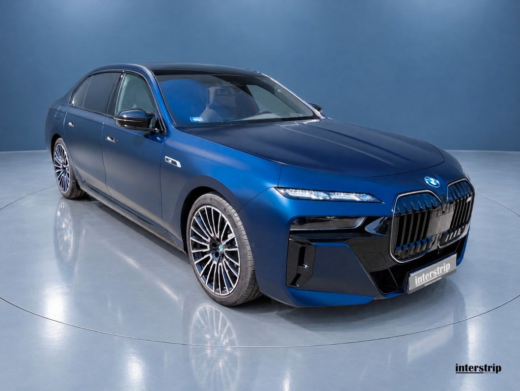 BMW M760 – 2 / 9