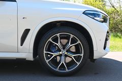 Fahrzeugabbildung BMW X5 xDrive 30d M-Sport*LED*CAM*AHK*21"*ShadowLine