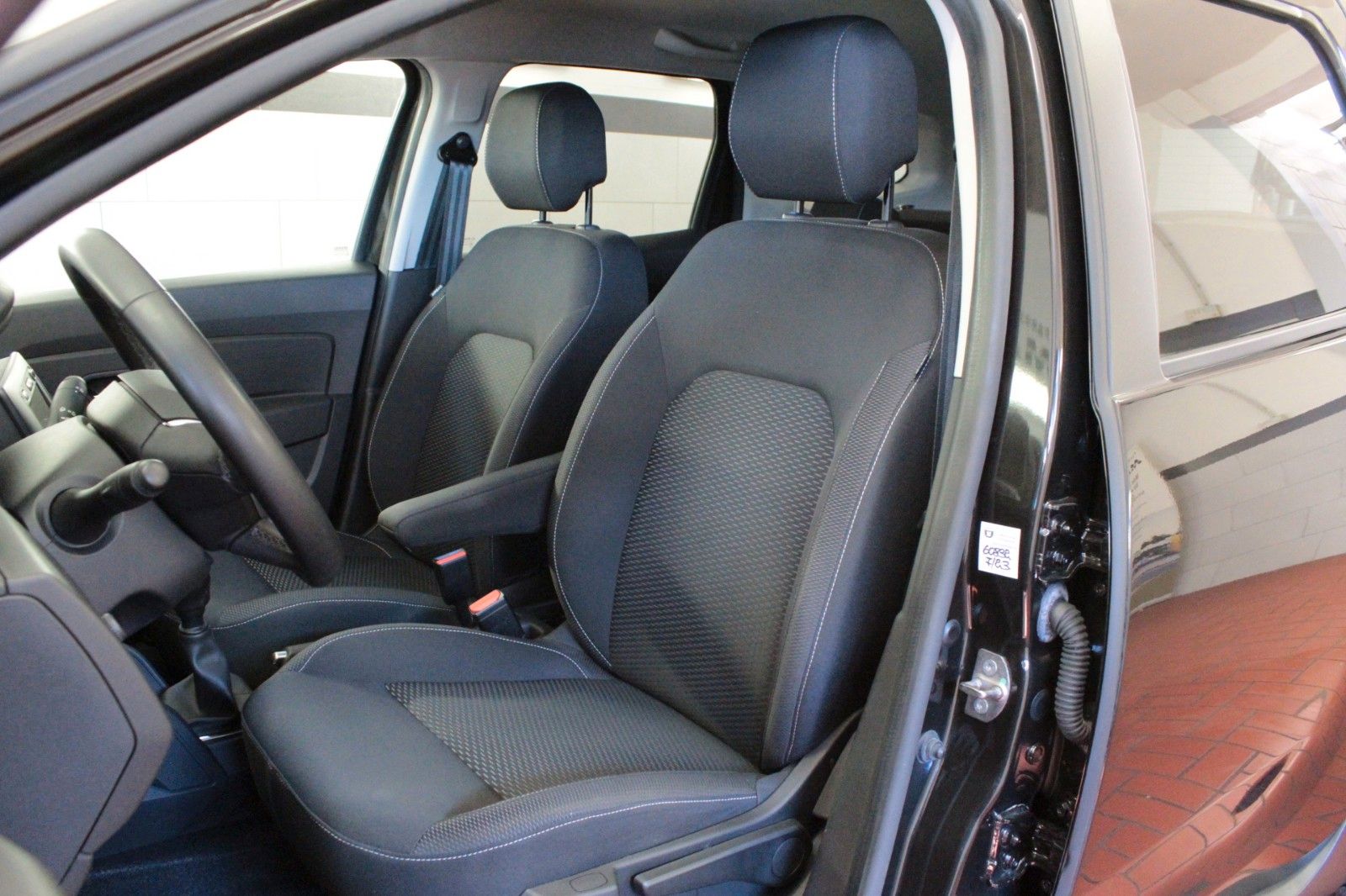 Fahrzeugabbildung Dacia Duster Sce 115 Eco-G*AHK*15075*