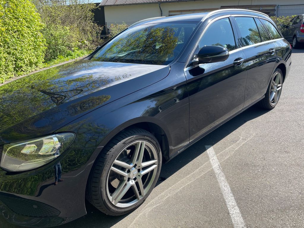 Image of Mercedes-Benz E 200