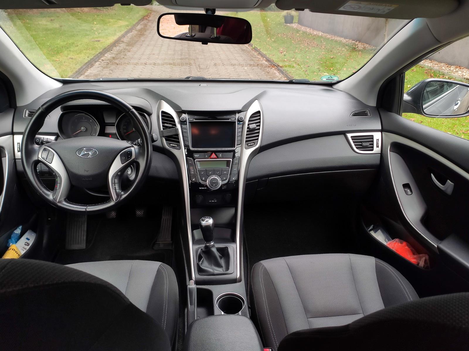 Hyundai i30 2014 — салон