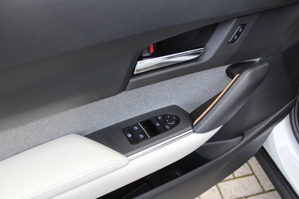 Fahrzeugabbildung Mazda MX-30 EV Advantage Modern Confidence ELEKTRO NAV