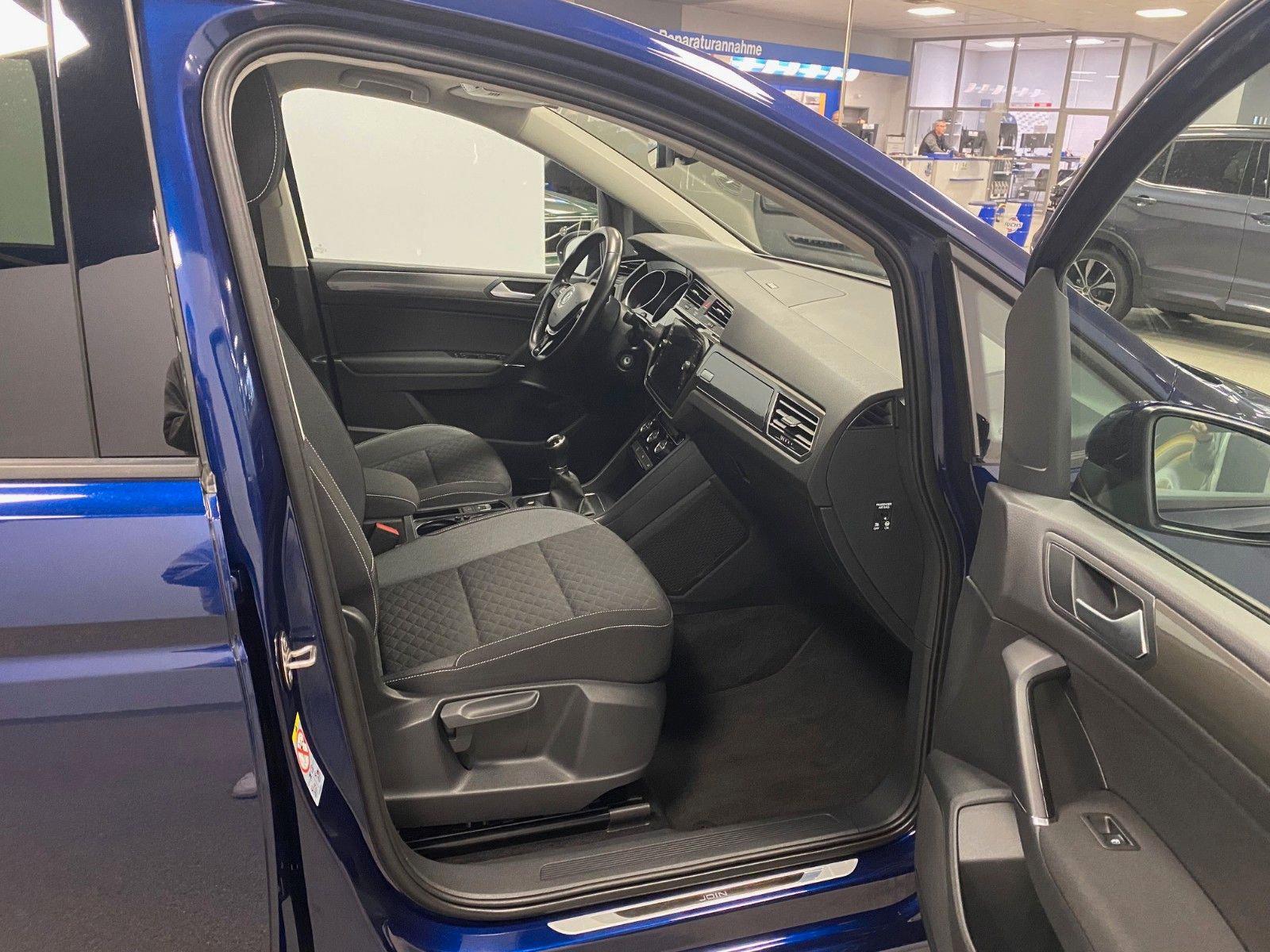 Fahrzeugabbildung Volkswagen Touran 1.5 TSI JOIN+NAVI+AHK schwenk+KAMERA+ACC+