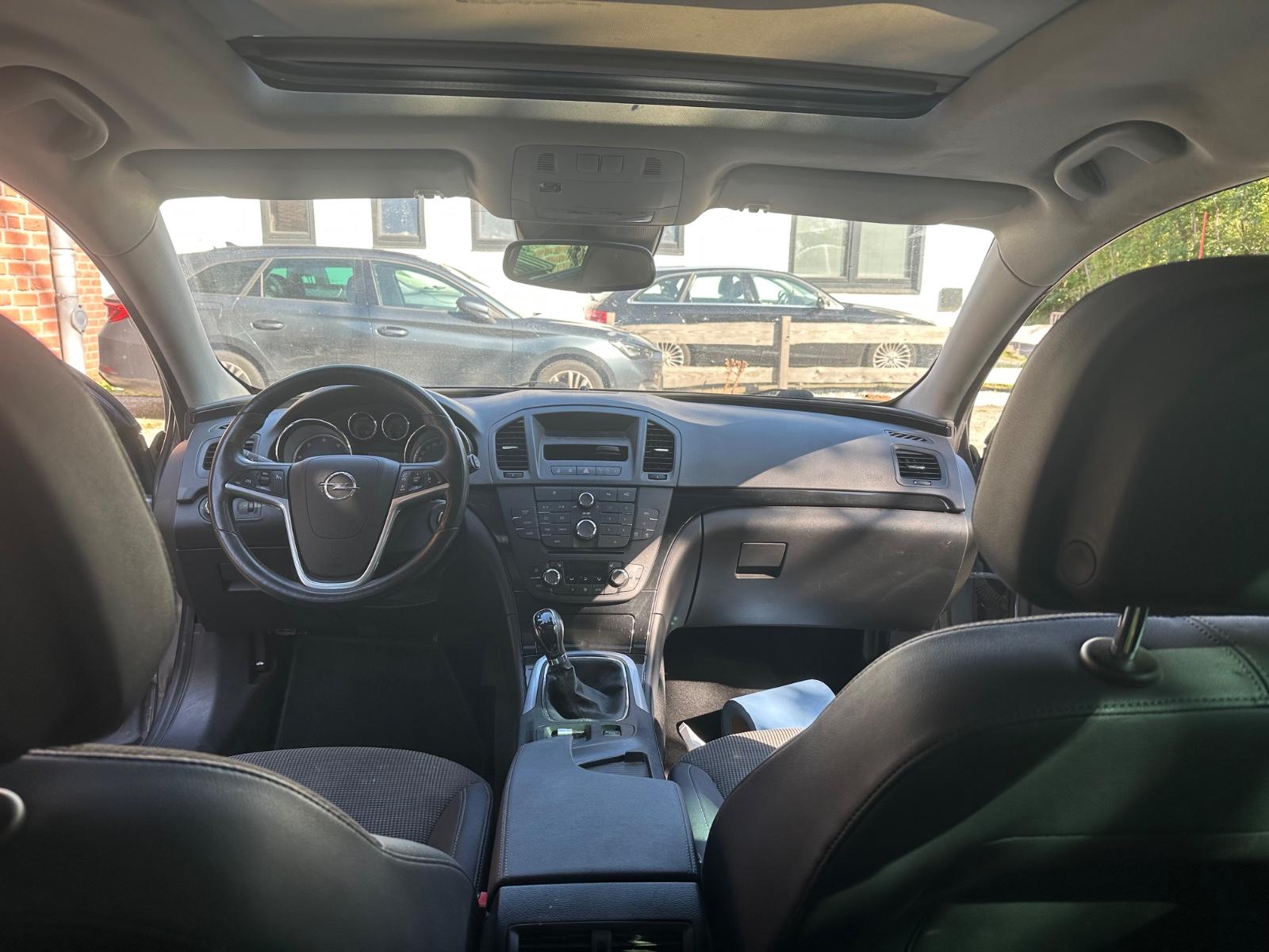 Opel Insignia 2010 — interior