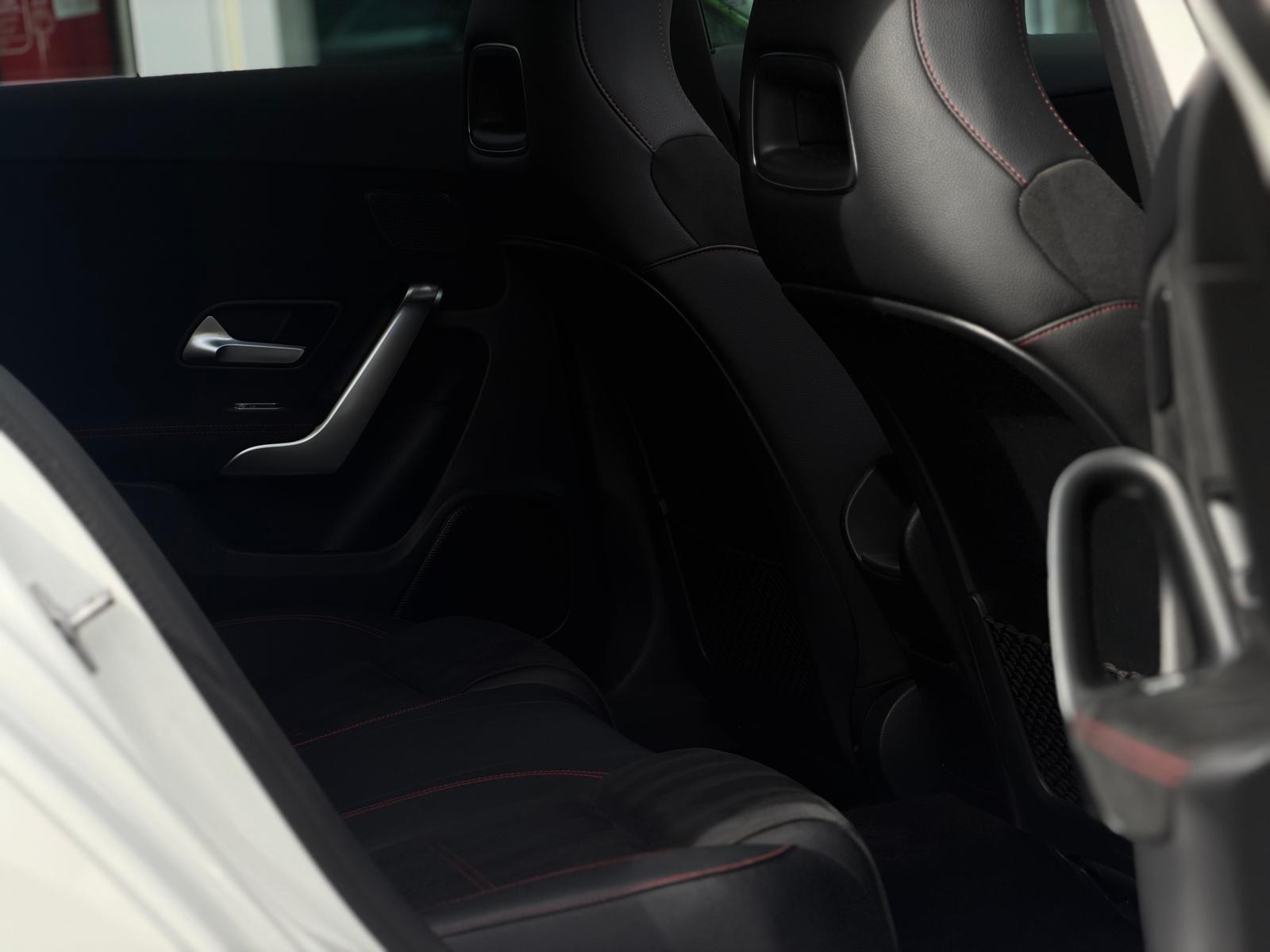 Mercedes-Benz A250*AMG*AHK*Digital*Ambiente*Pano*LED*Alcantara