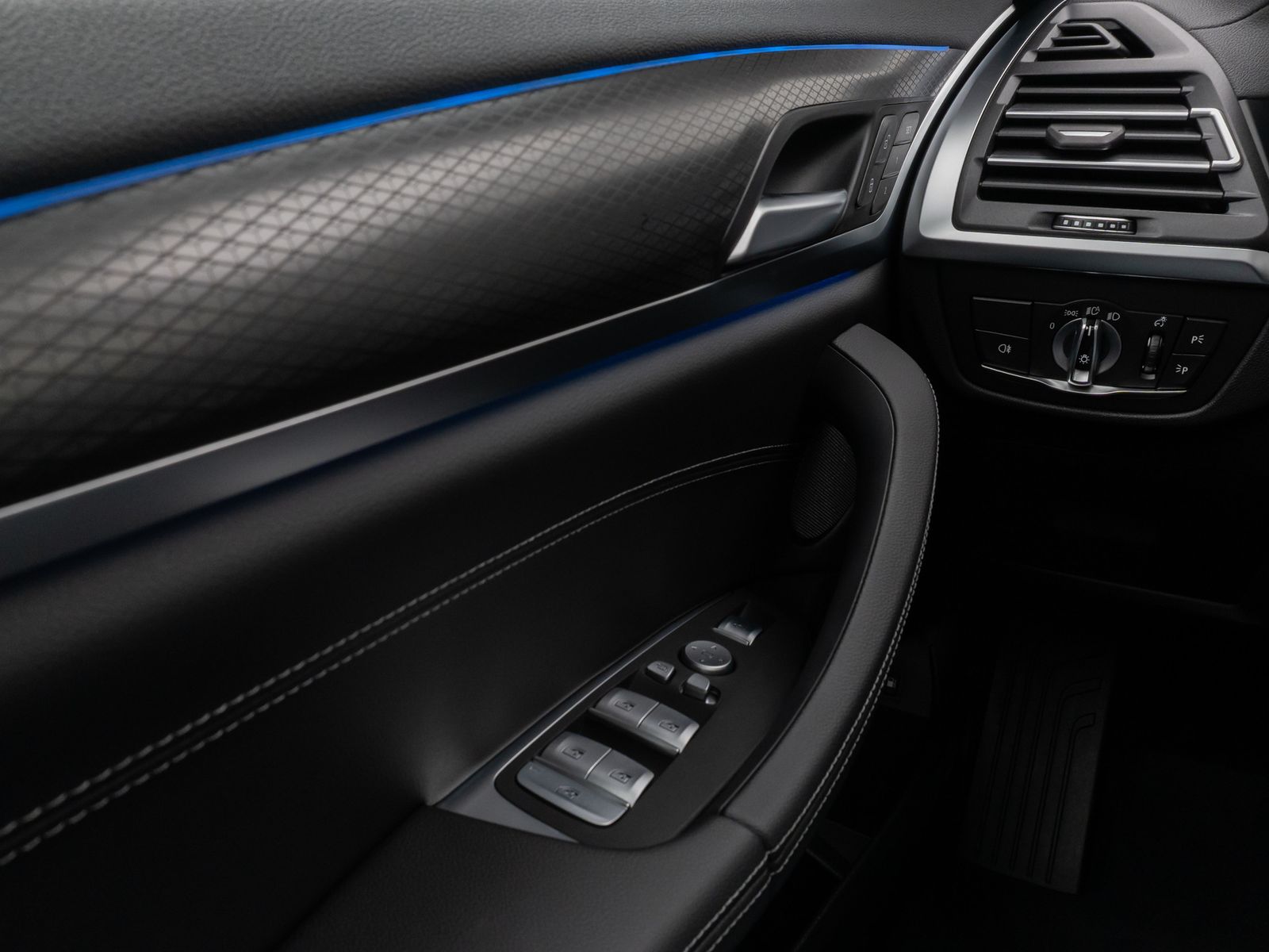 Fahrzeugabbildung BMW X3 xD30e M Sport Panorama Laser 360° HUD DAB H/K