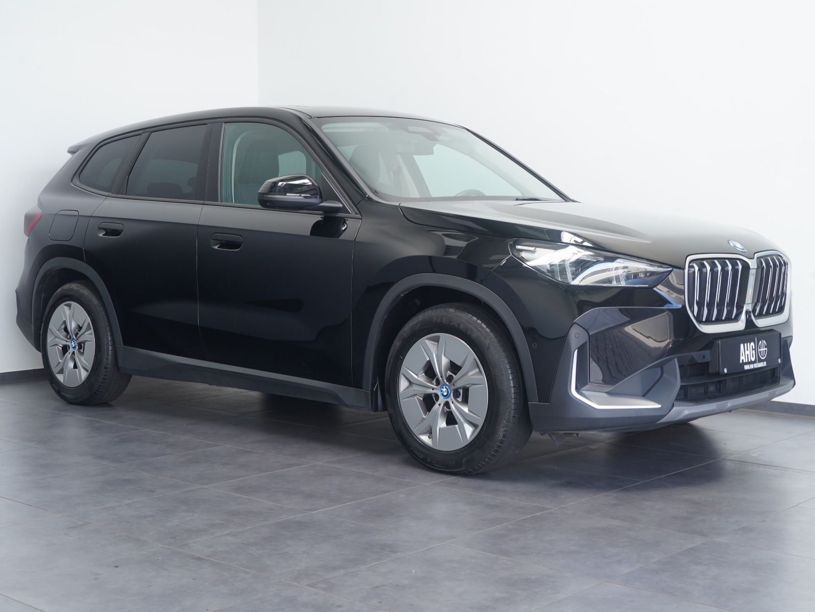 Fahrzeugabbildung BMW iX1 30 xDrive LED/ACC/HEAD-UP/KEYLESS/PANO/360°