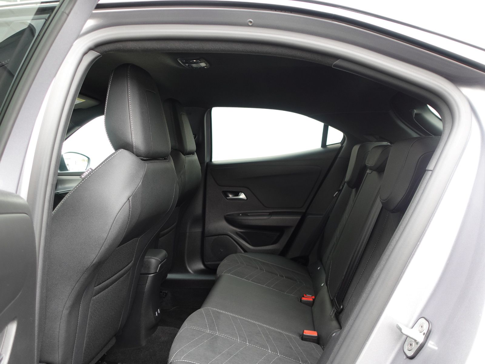 Fahrzeugabbildung Opel Mokka 1.2Turbo 48V Hybrid eDCT GS Allwetter,Navi