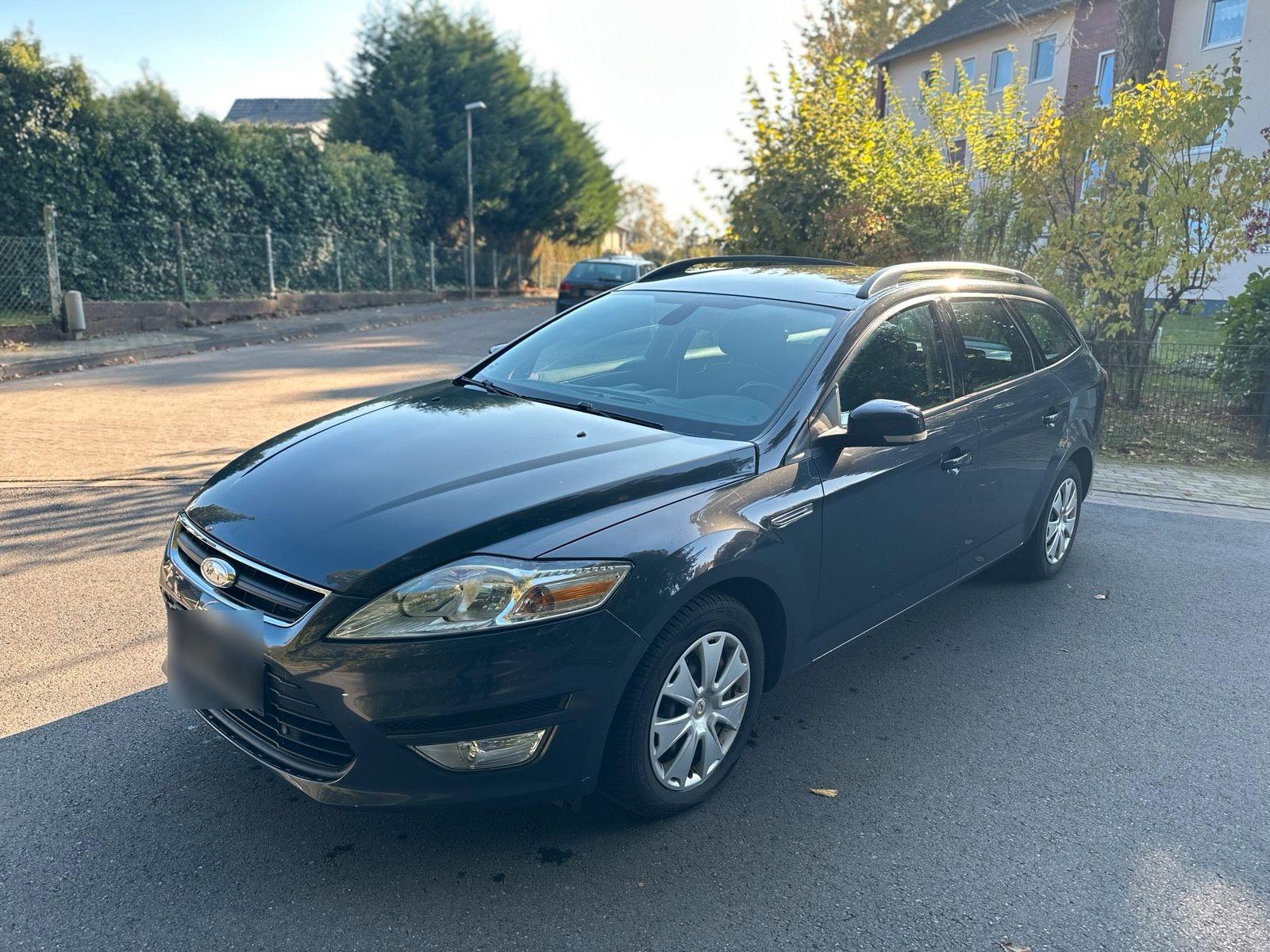 Ford Mondeo 2011 — interior