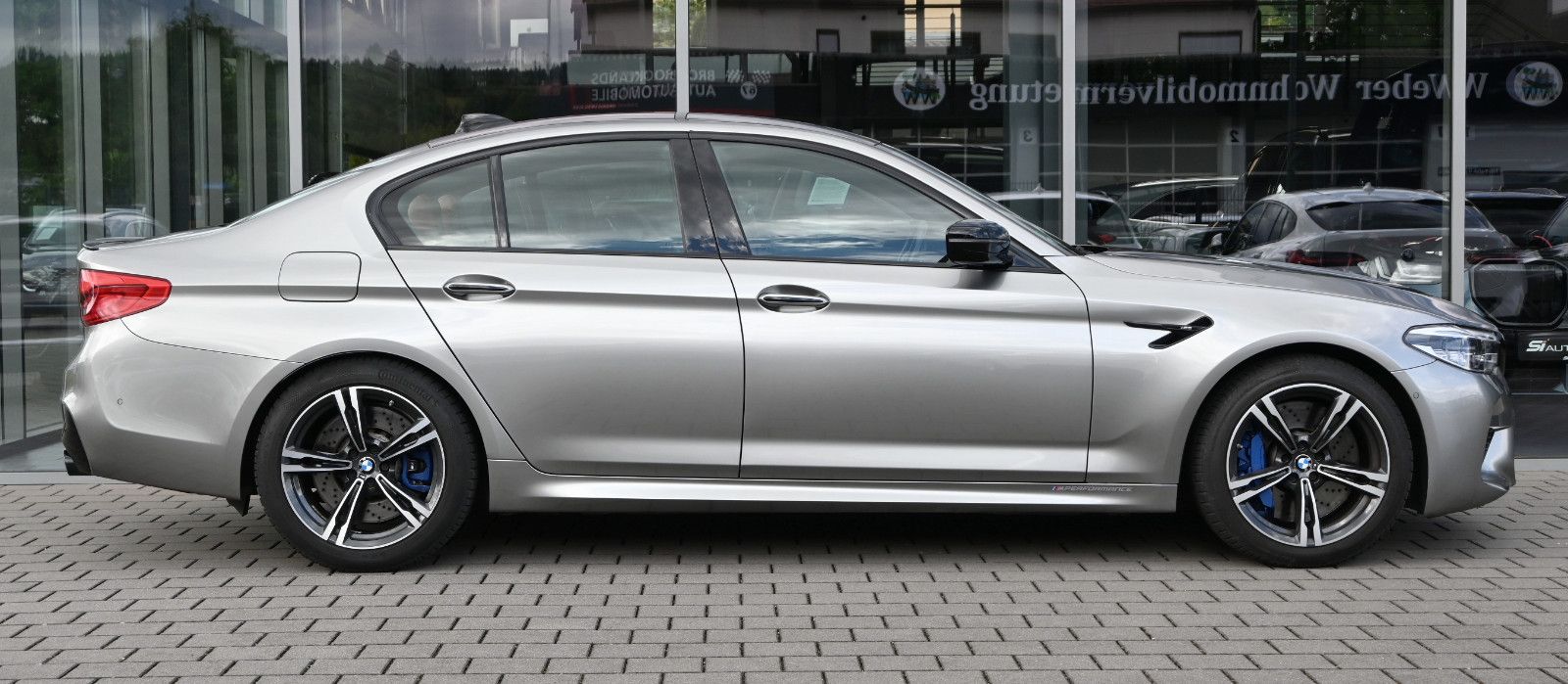 Fahrzeugabbildung BMW M5 xDrive °Driving Assistant Plus°HARMAN°M-SITZ°