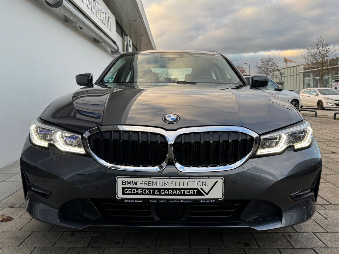 Fahrzeugabbildung BMW 330e Lim. Adv. DA-PRO/HUD/LASER 2 JAHRE GARANTIE