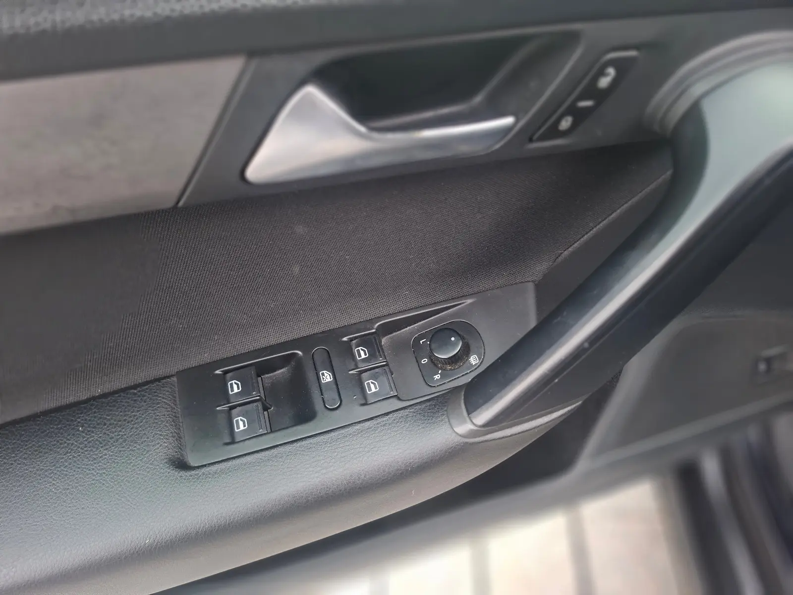Volkswagen Passat 2011 — photo 22