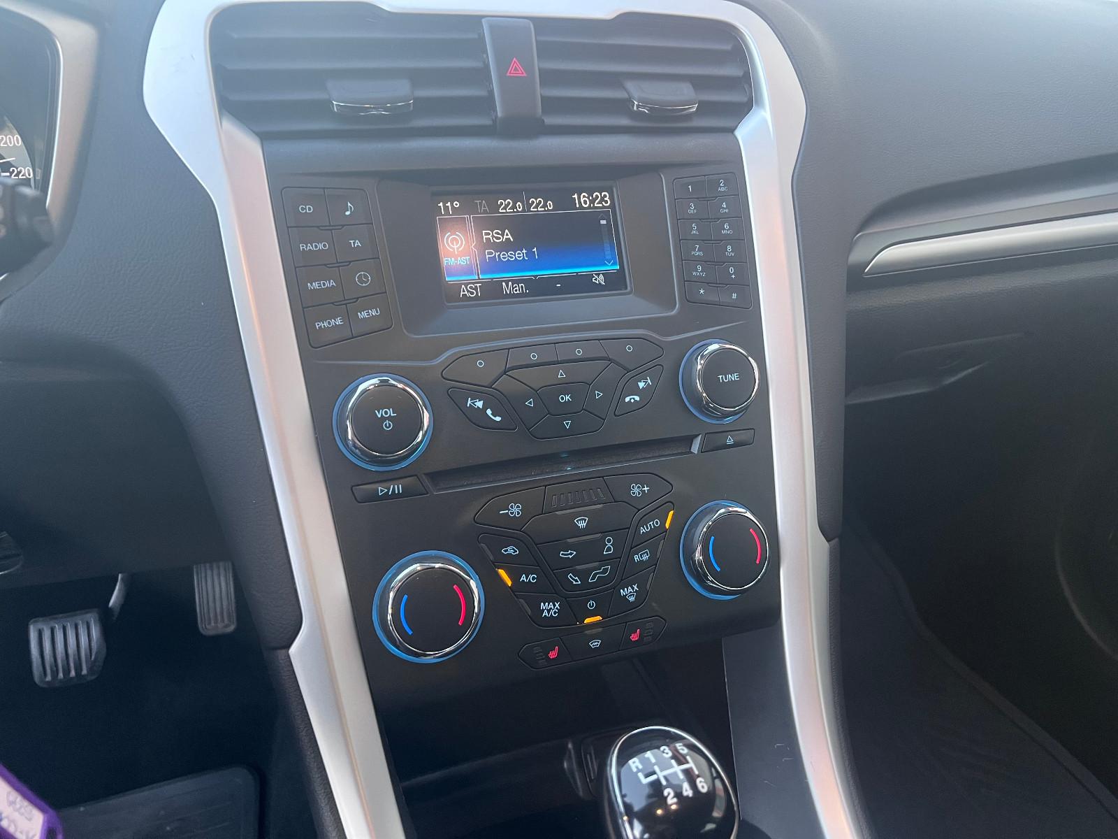 Ford Mondeo 2015 — photo 11