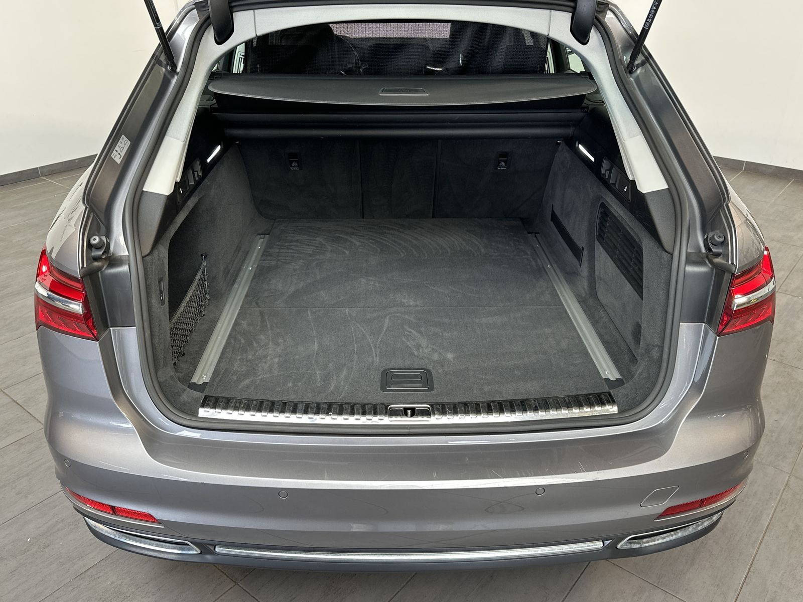 Fahrzeugabbildung Audi A6 Avant 40 TDI Sport NAV+LED+AHK+B&O+HUD+KAM+VC