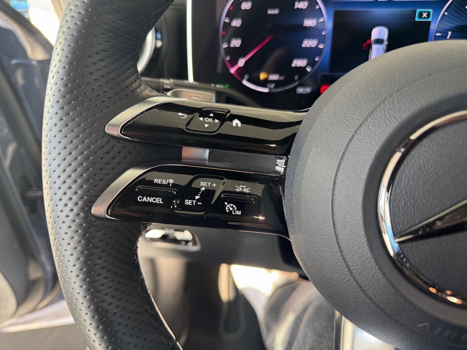 Fahrzeugabbildung Mercedes-Benz C 300 T d AMG*Distronic*360°*Digital-Light*AHK*