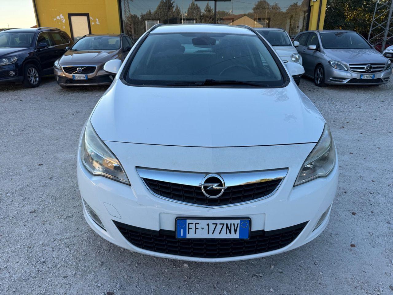 Opel Astra 2011 — photo 5