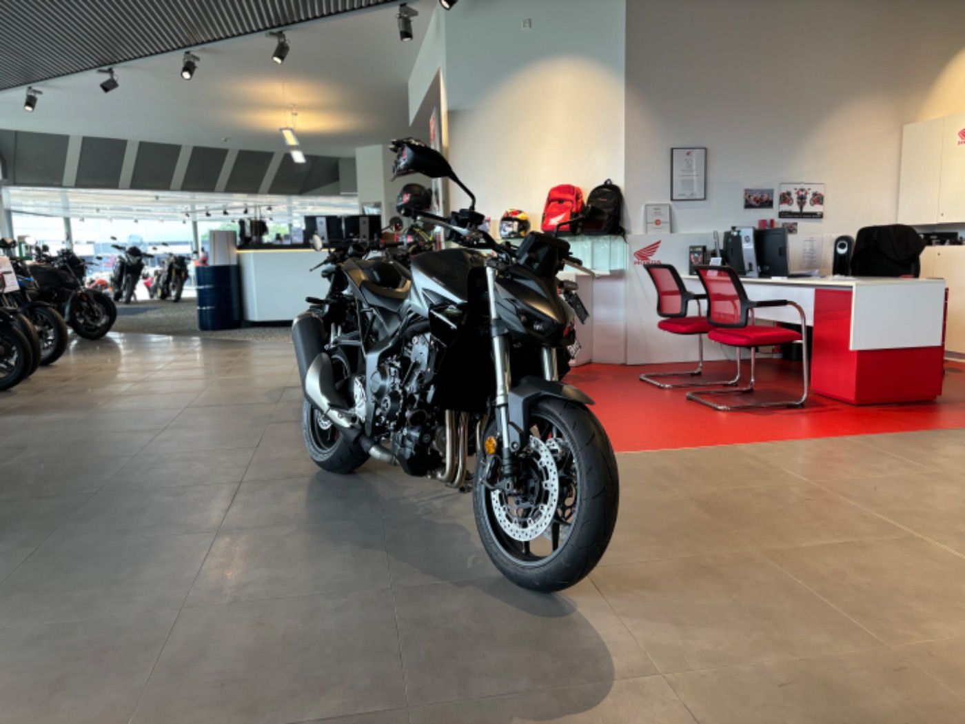 Fahrzeugabbildung Honda CB 1000 Hornet 2025 Soziusabdeckung mehr Farben