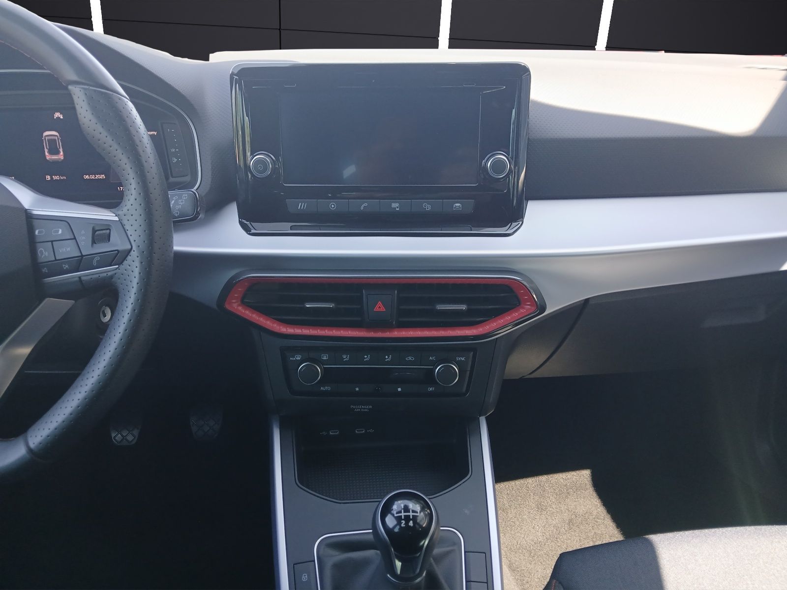 Fahrzeugabbildung SEAT Arona TSI FR-Line LED AID GRA PDC SH LM