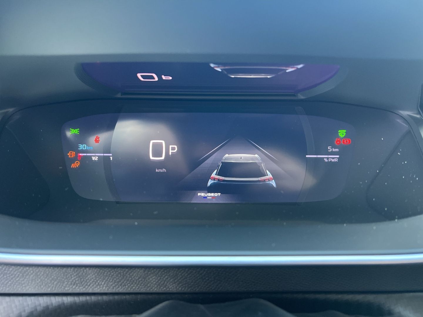 Fahrzeugabbildung Peugeot 2008 GT HYBRID 145 e-DSC6 Panorama Navi