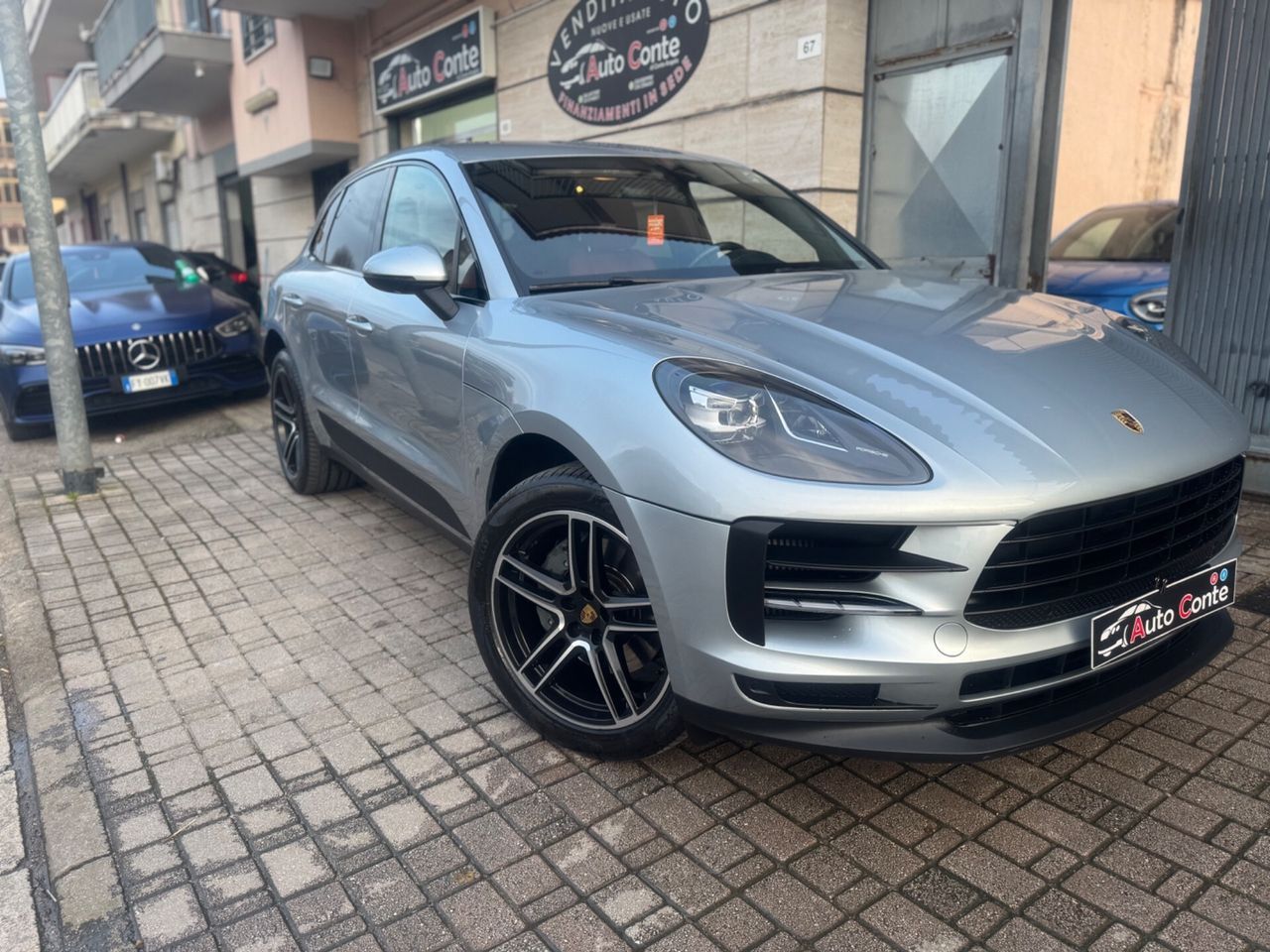 PORSCHE Macan