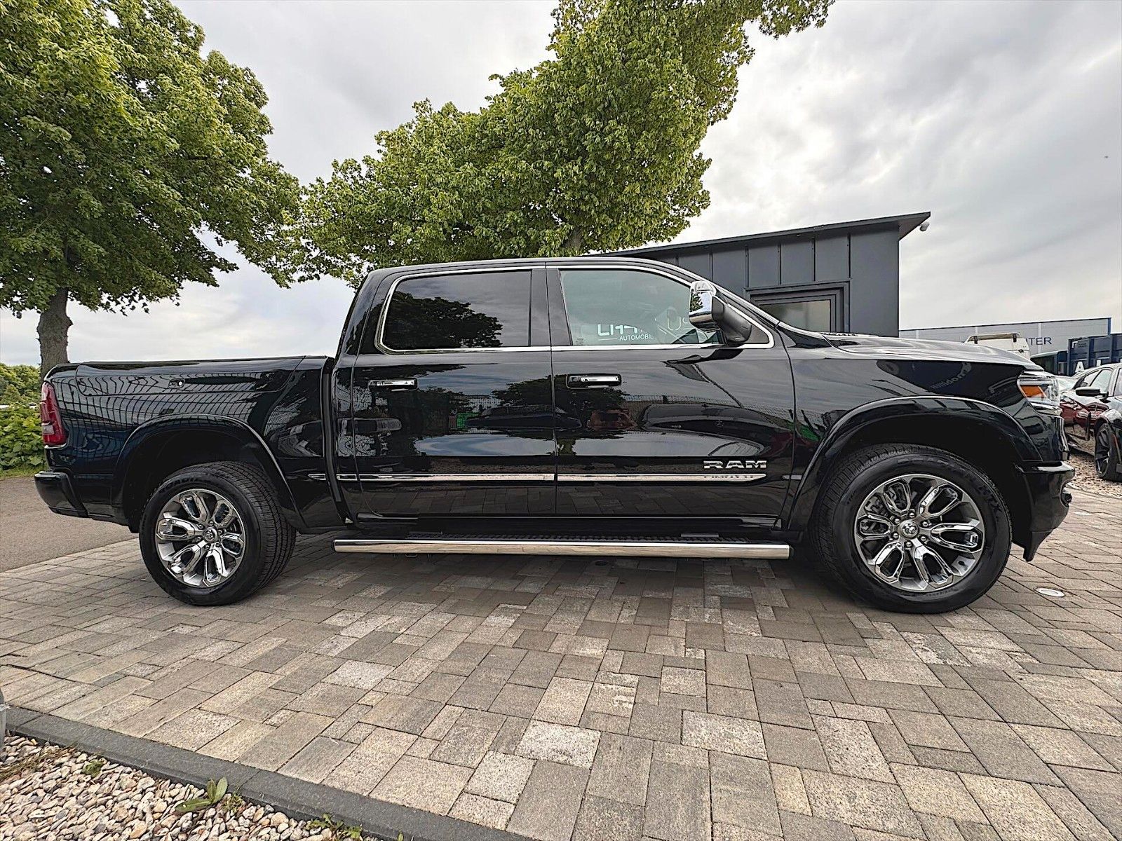 Fahrzeugabbildung Dodge RAM 5.7 V8 HEMI LIMITED 4x4 19% *Pano*Luft*ACC*
