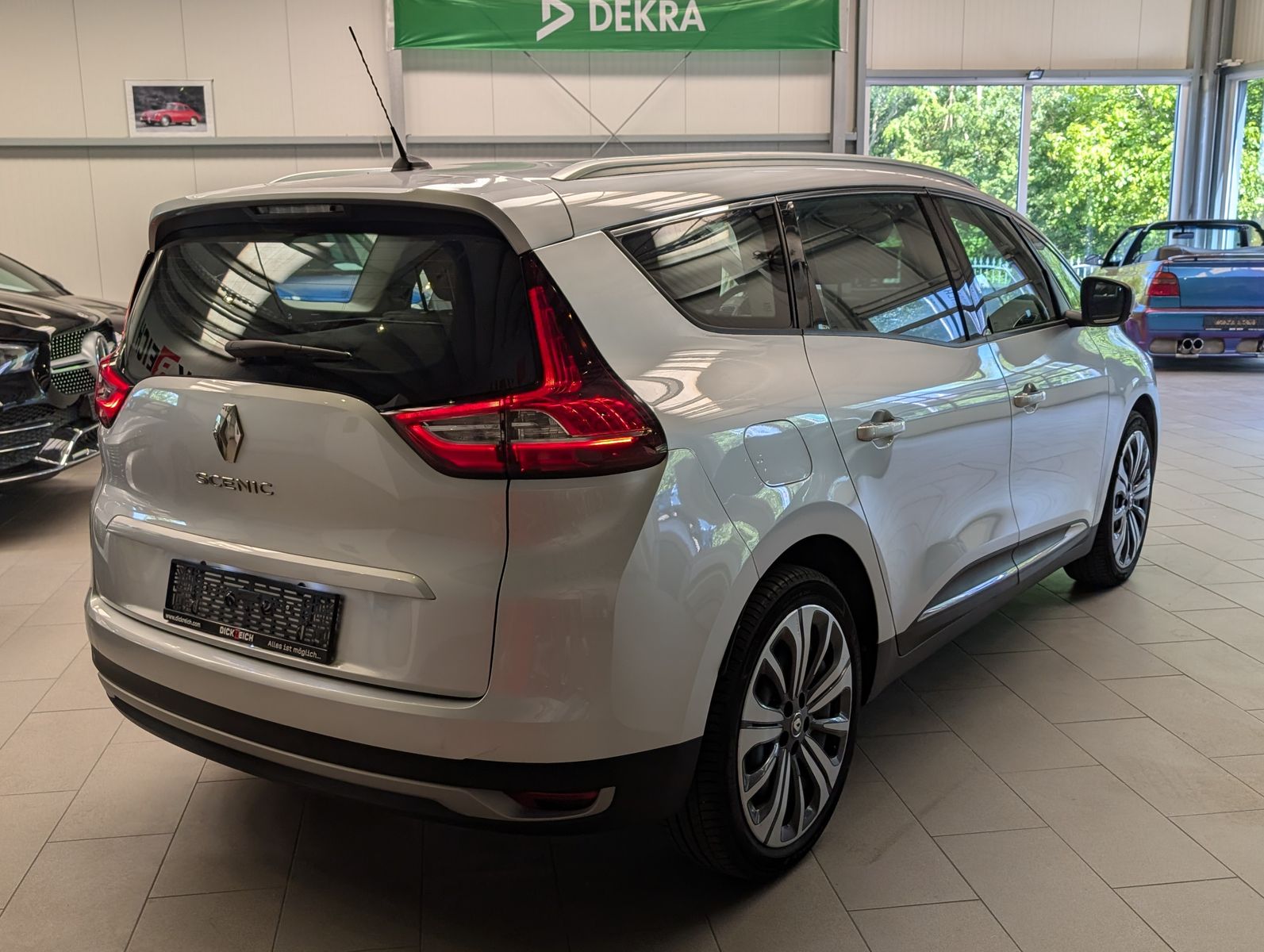 Fahrzeugabbildung Renault Grand Scenic 1.7 BLUE dCiFamily-Paket PDC v/h