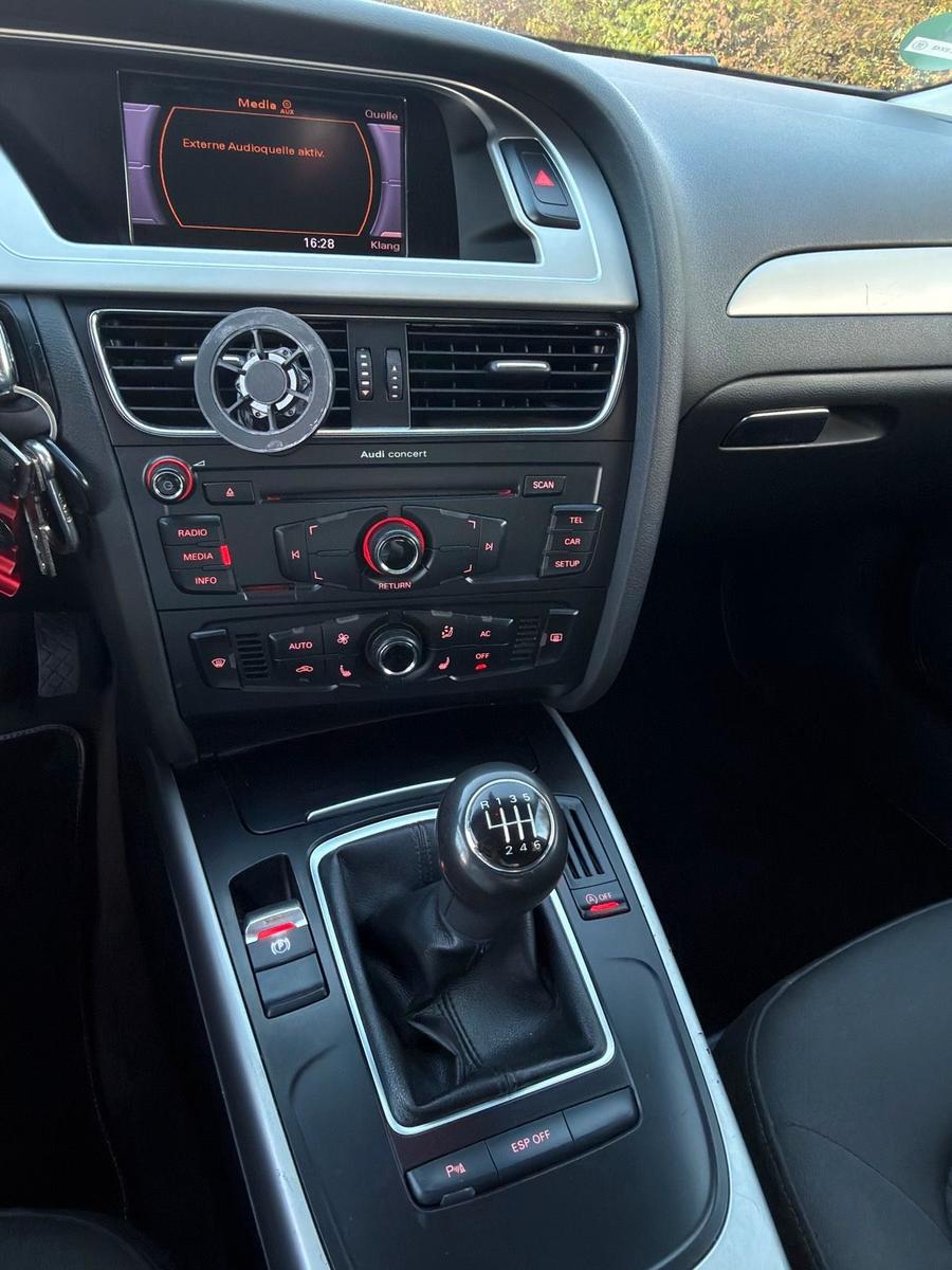 Audi A4 2009 — photo 8