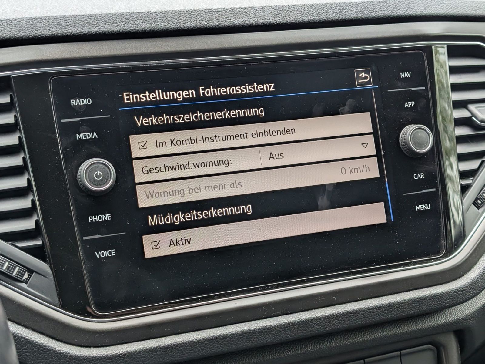 VW T-Roc 2.0 TDI Style Automatik Navi ACC – Bild 26