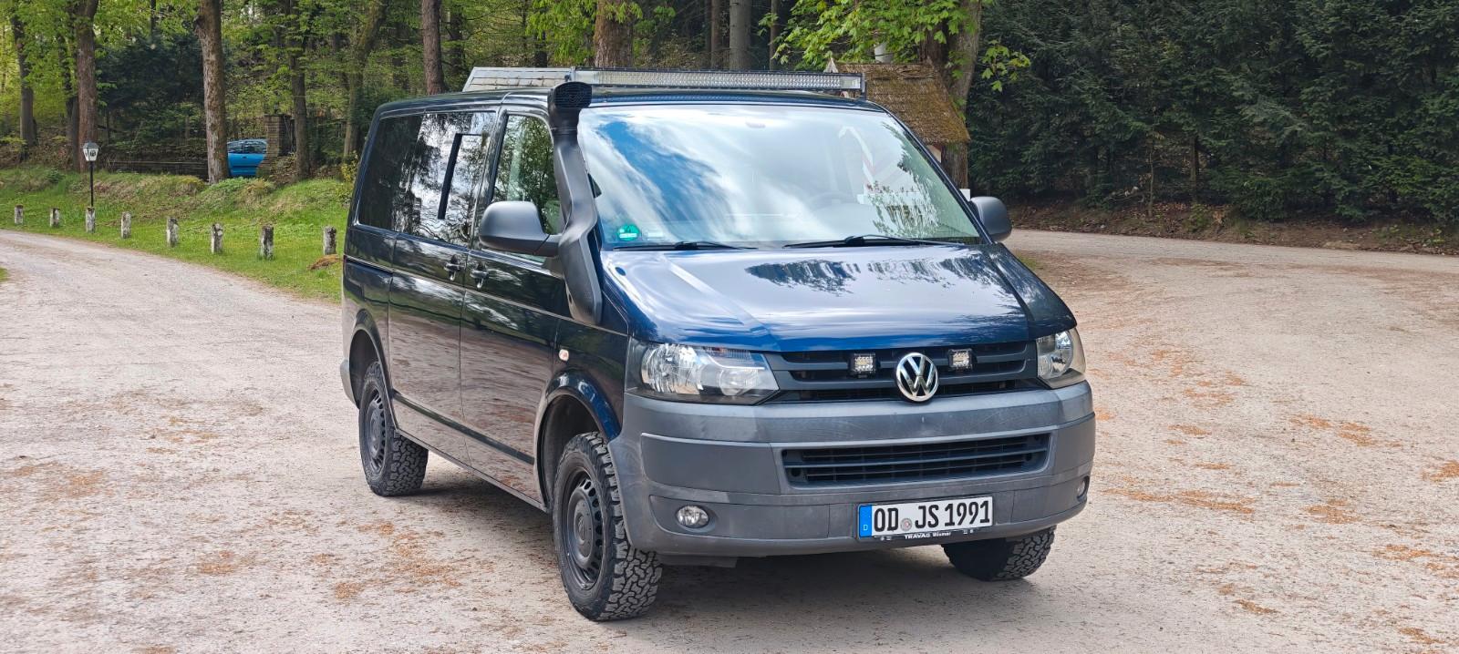 Volkswagen T5.2 mit Offroadoptik und kleinem Camperausbau