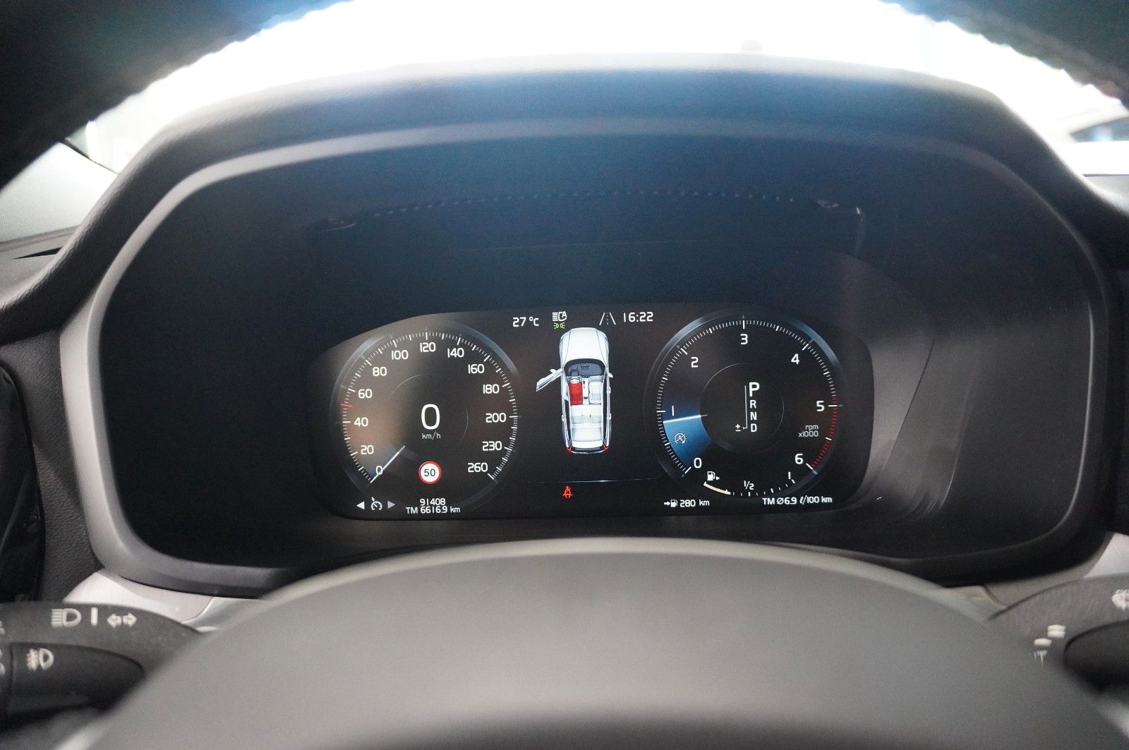 Fahrzeugabbildung Volvo V60 Kombi  MOMENTUM PRO NAVI/LED/KAMERA/SHZ/DAB+