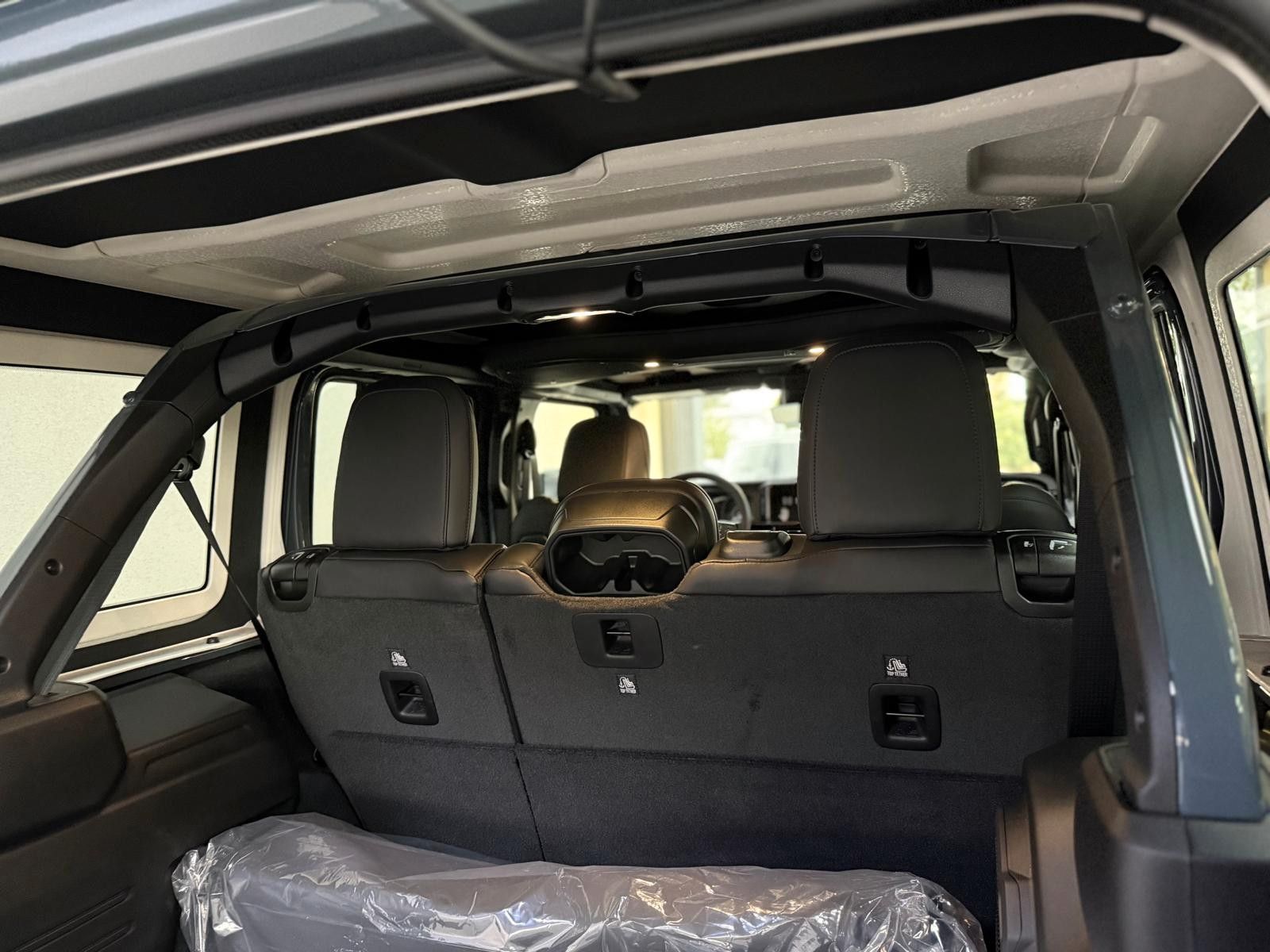 Fahrzeugabbildung Jeep RUBICON X 3.6L-V6-CAM-35"-AHK-HT