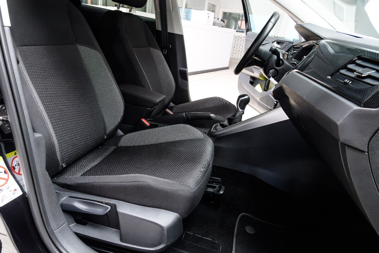 Fahrzeugabbildung Volkswagen Polo VI Life +Sitzheizung  +Allwetter