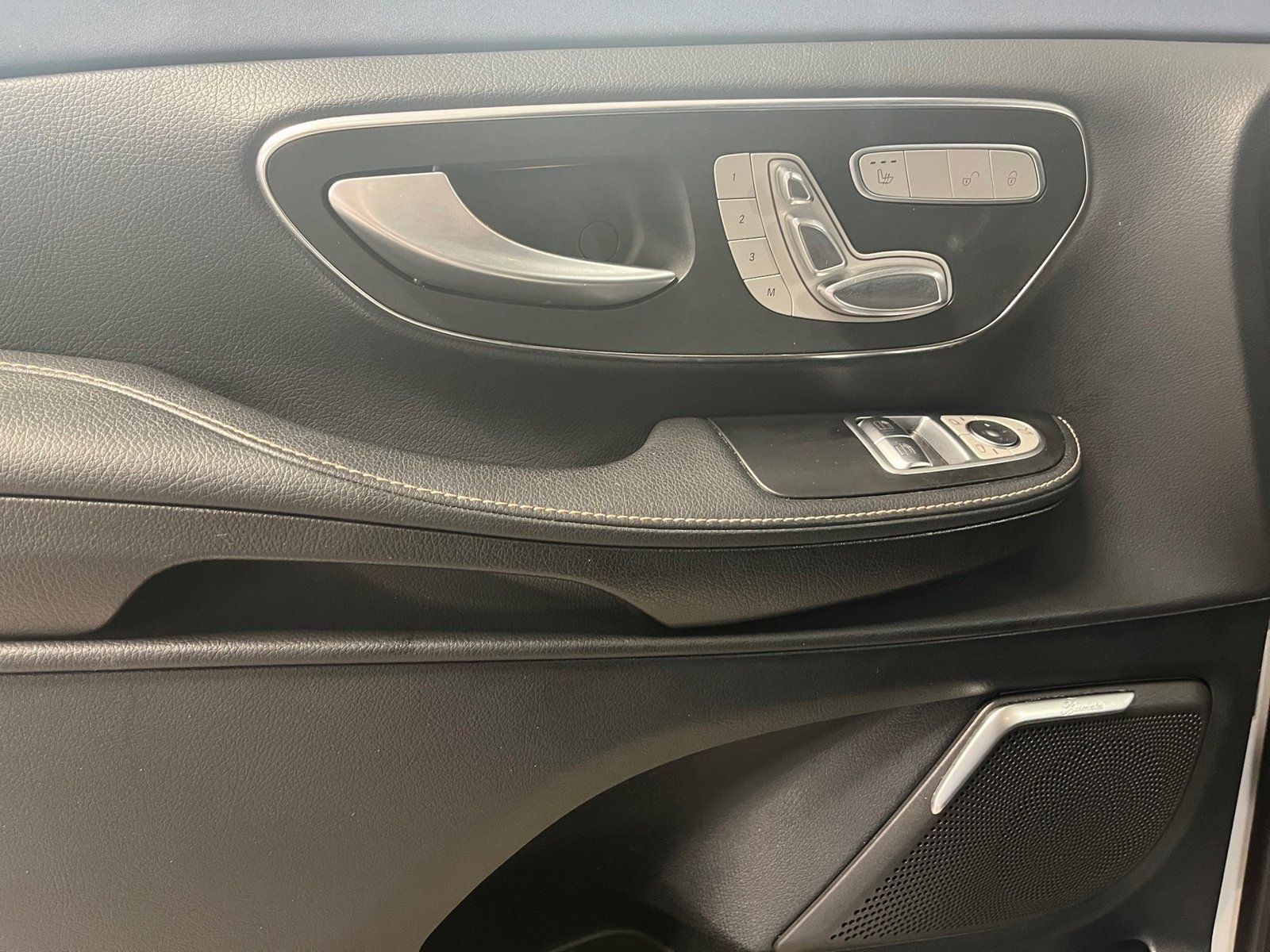 Fahrzeugabbildung Mercedes-Benz EQV 300 AVANTGARDE Lang*LED*Totw*Burmester*Distr