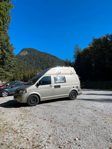 Volkswagen T5 - Professioneller Camperausbau