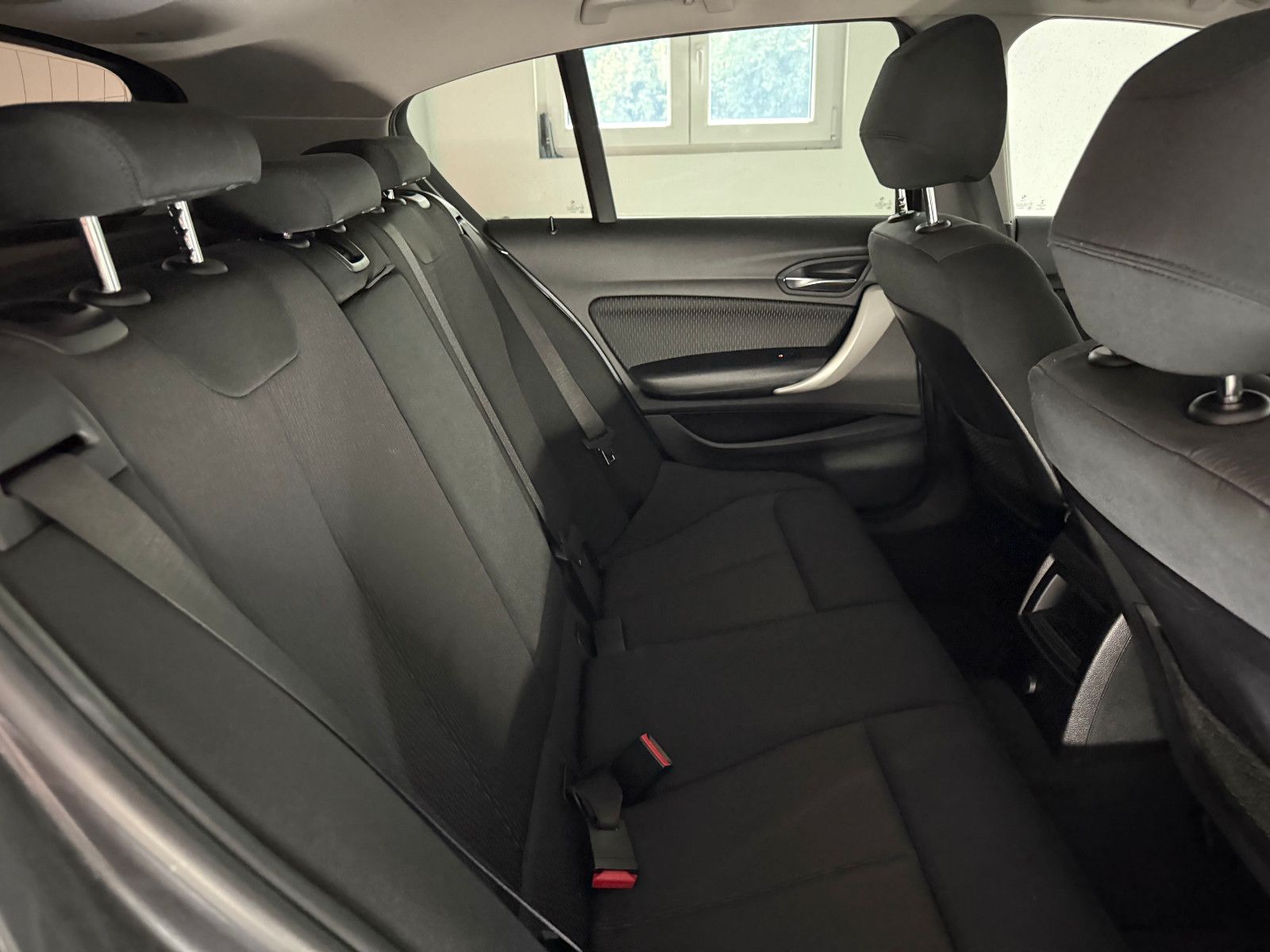 Fahrzeugabbildung BMW 118 i Aut. Advantage/NAVI BUSINESS/KLIMAAUT./LED