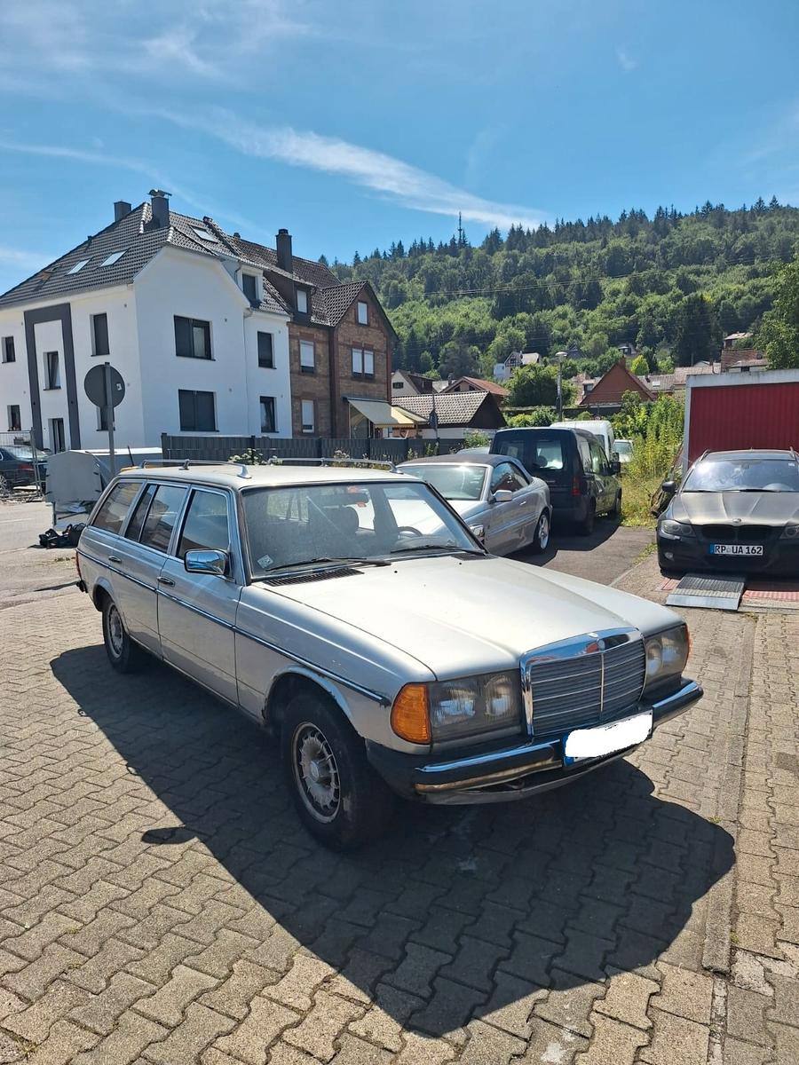 Mercedes-Benz 230TE