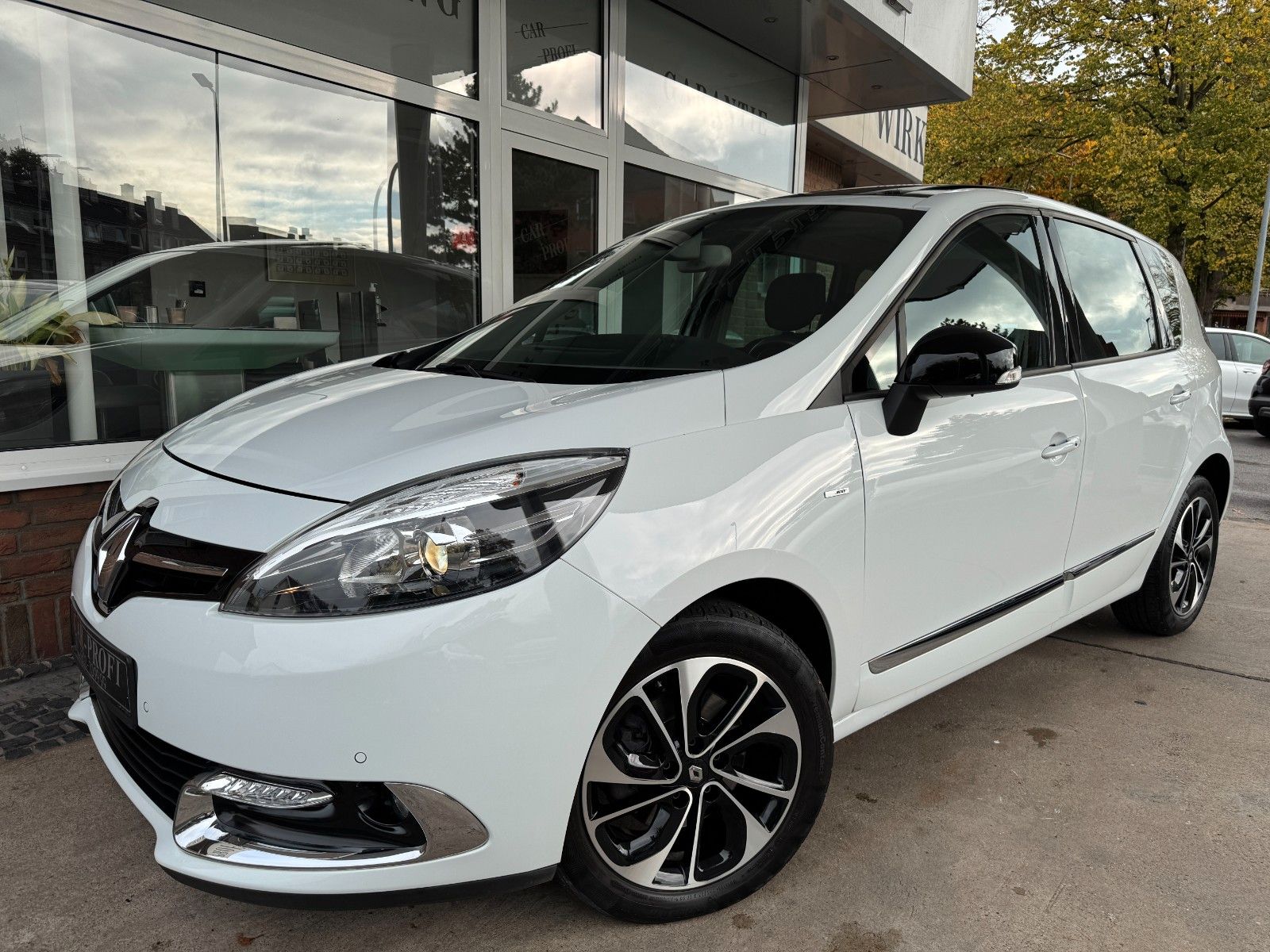 Fahrzeugabbildung Renault Scenic III BOSE Edition Autom. Navi/Panorama