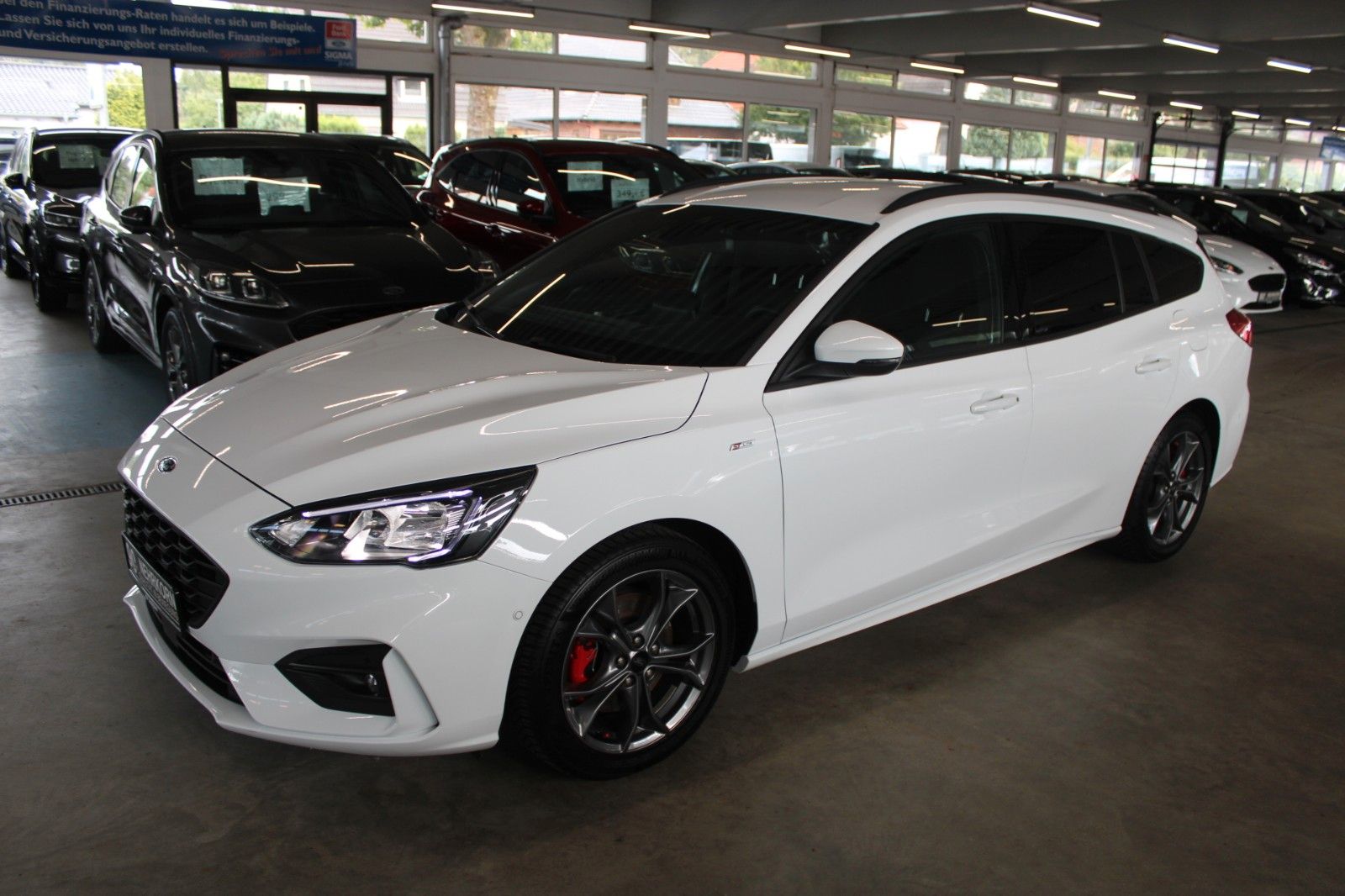 Fahrzeugabbildung Ford Focus ST-Line Turnier LED Park + Winter Paket