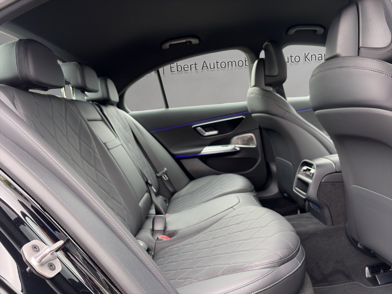 Fahrzeugabbildung Mercedes-Benz E 220 d  AMG+ 360° DIGITAL Distro Burme4D SitzKl