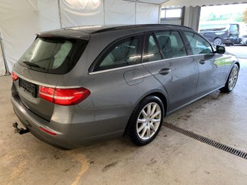 Mercedes E 220 - 4