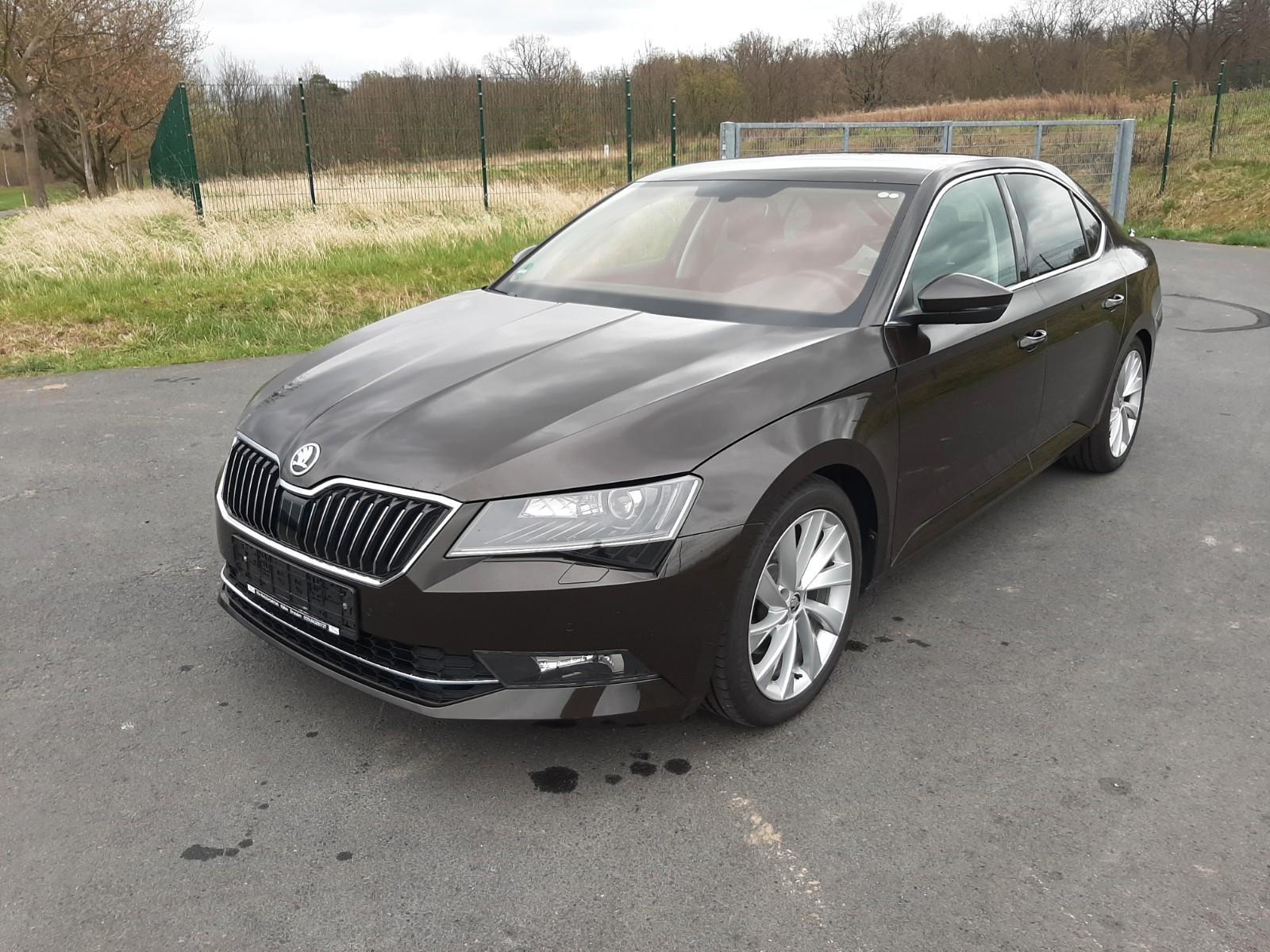 Skoda Superb 2.0 TDI Style, Bi-Xenon,Leder,Navi,AHZV