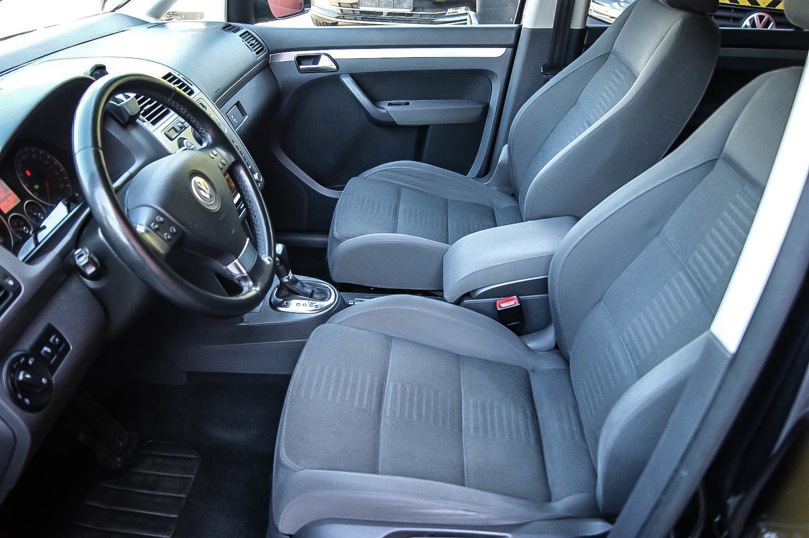 Fahrzeugabbildung Volkswagen Touran 1.4TSI DSG Highline 7-SITZE