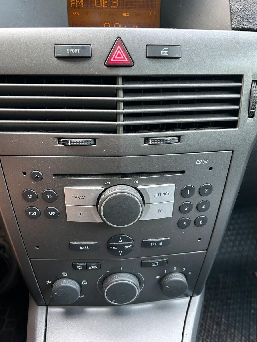 Opel Astra 2005 — photo 7
