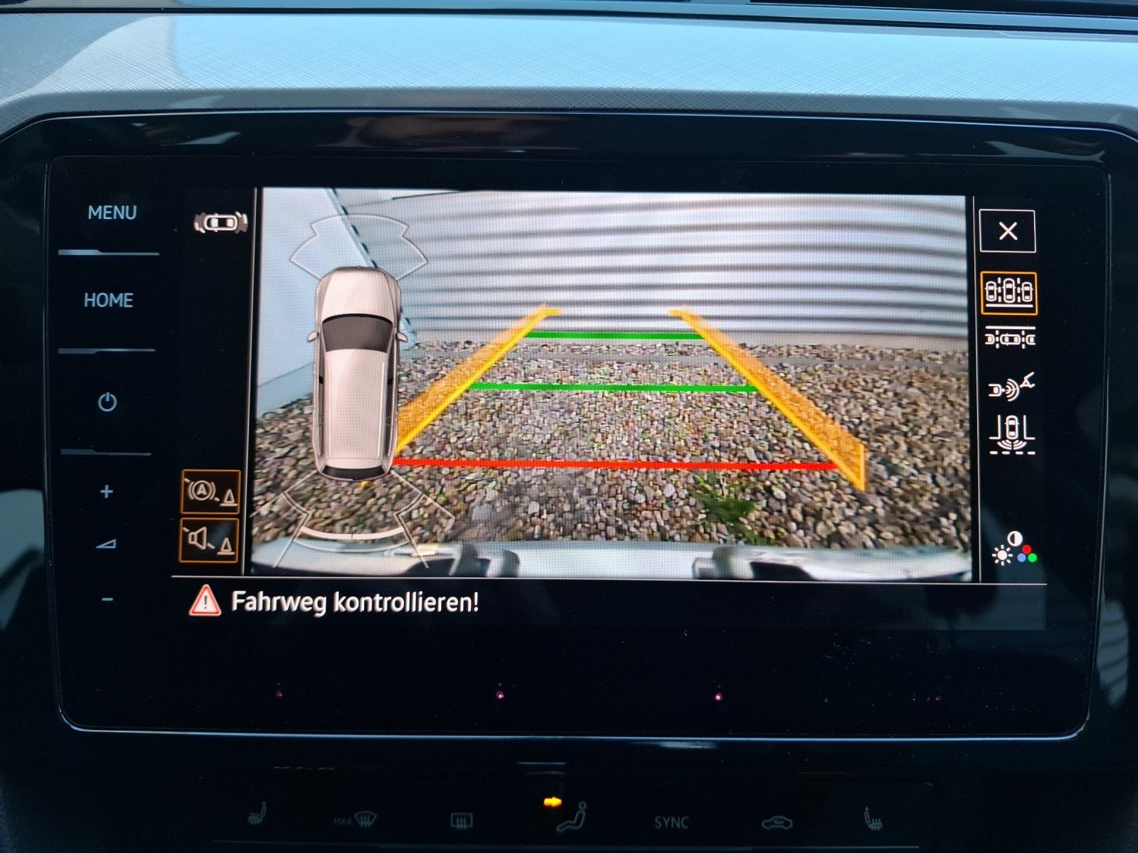 Fahrzeugabbildung Volkswagen Passat Variant TDI Business DSG Matrix AHK Navi