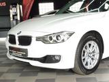 BMW 320i Touring Automatik/Navi/AHK/Bi-Xenon - BMW 320 mit Benzin-Antrieb: Weiß