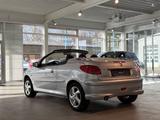 Peugeot 206 Cabriolet CC Platinum*KLIMAAUT.*SHZ*LEDER* - Peugeot 206: Cabrio, 206cc