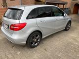 Mercedes-Benz B 180 BlueEFFICIENCY - - Mercedes-Benz B 180: Von Privat