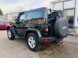 Jeep Wrangler 2.8 CRD Unlimited Sahara Automatik - Jeep Wrangler mit Diesel-Antrieb: Geländewagen